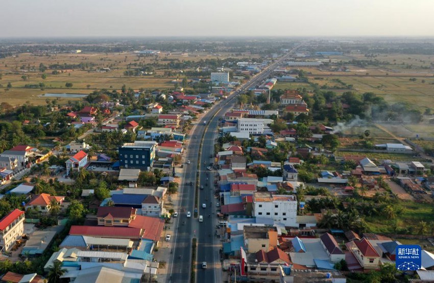 중국 원조, 캄보디아 3호 도로 증축 프로젝트 개통식 개최