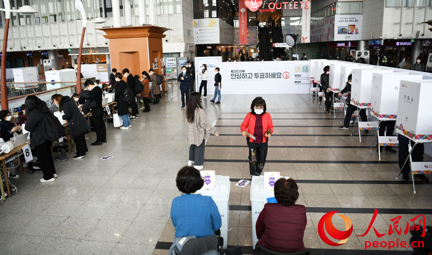 [포토] 한국 20대 대통령선거 사전투표
