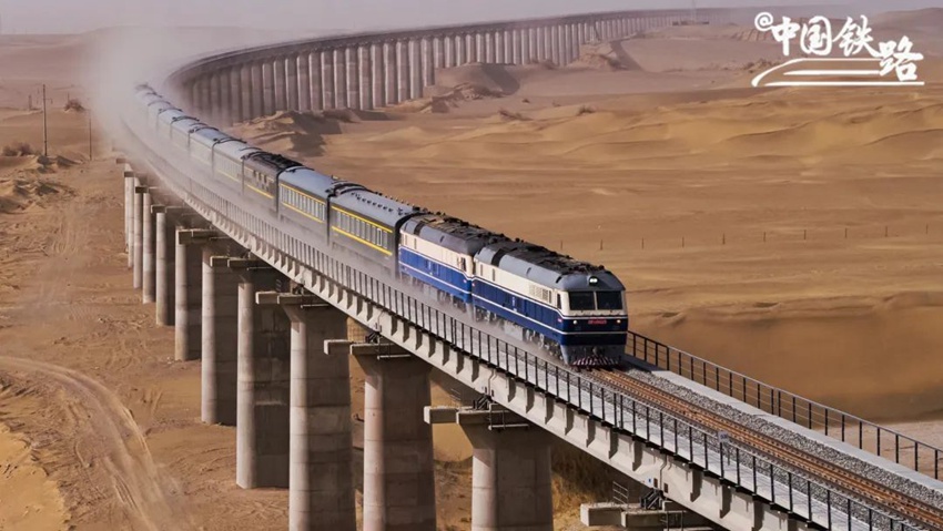 中 타커라마간 사막에 환형 철도 건설