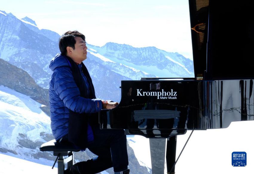 중국 피아니스트 랑랑 스위스 융프라우서 공연