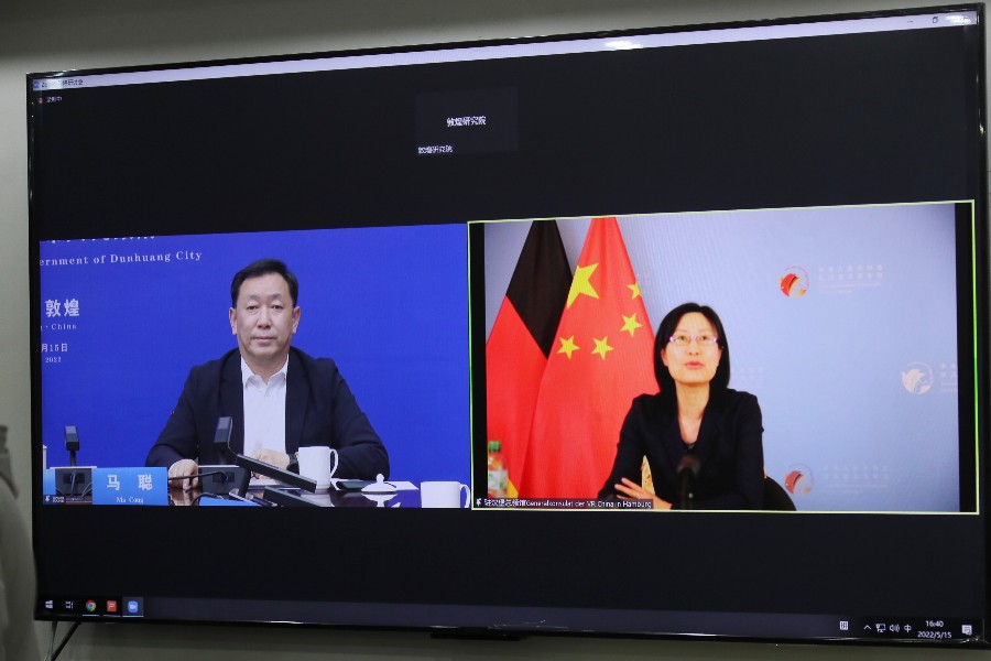 간쑤성 인민정부 외사판공실 당조 조원인 마충 부주임과 함부르크 주재 중국 총영사관 왕웨이 총영사대리가 축사를 했다.