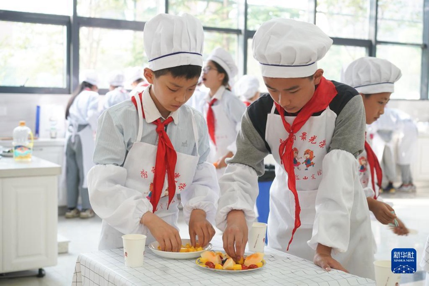 中 난징 초중학교, 요리와 채소심기 등 다양한 노동수업 실시