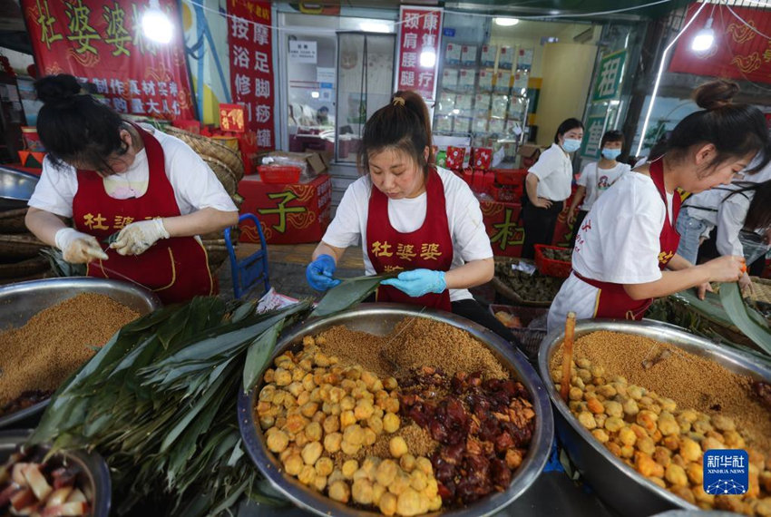 쓰촨 청두, 단오 맞이해 ‘쭝쯔 거리’에 향기 가득