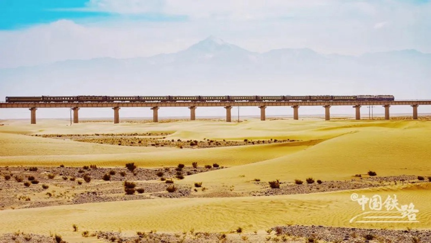 세계 최초의 사막 철도 순환선, 허뤄 철도 개통