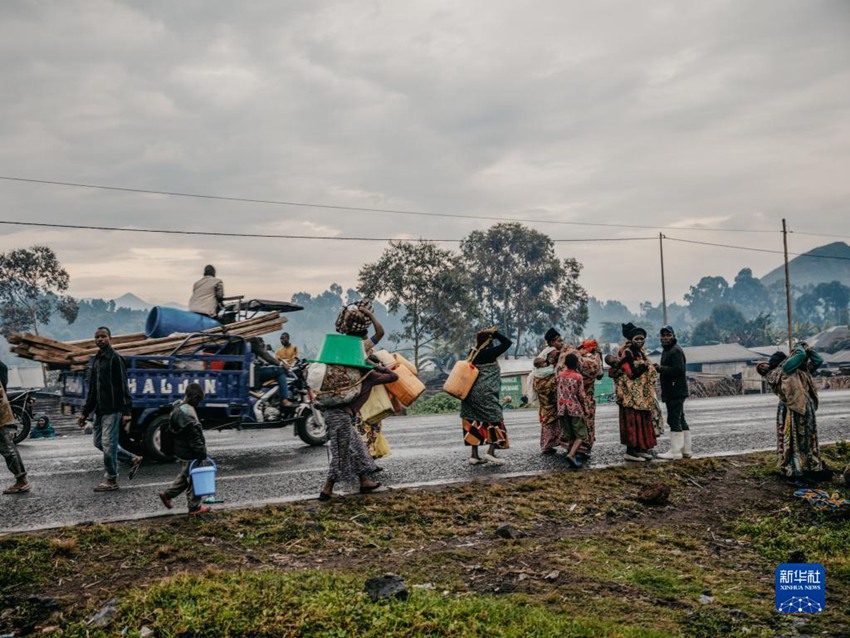 최근 반정부 ‘M23 운동’의 무장세력들이 콩고 북키부주 여러 지역에서 정부군과 교전을 벌여 시민들은 삶의 터전을 잃고 난민이 되었다. [사진 출처: 신화사]
