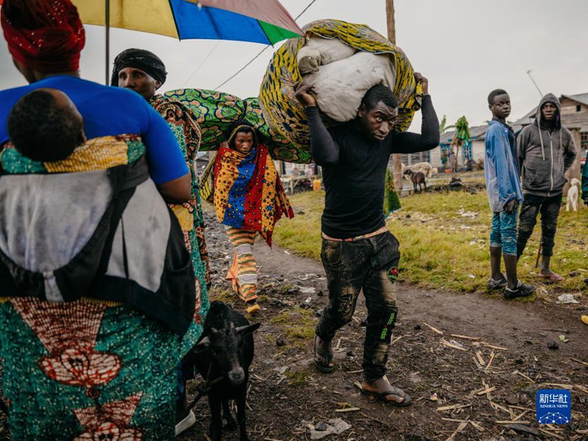 5월 25일, 콩고민주공화국(DCR, 이하 콩고) 북키부주 고마시 시민들이 전란으로 삶의 터전을 잃어버렸다. [사진 출처: 신화사]