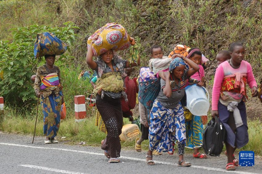 5월 24일, 콩고 북키부주 고마시 시민들이 전란으로 삶의 터전을 잃어버렸다. [사진 출처: 신화사]