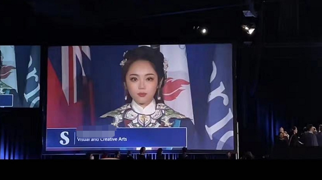 한푸 입고 졸업식 온 캐나다 중국유학생 아름다워!