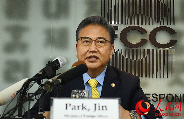 박진 한국 외교부 장관이 서울외신기자클럽 초청 간담회에 참석했다. [사진 출처: 인민망]