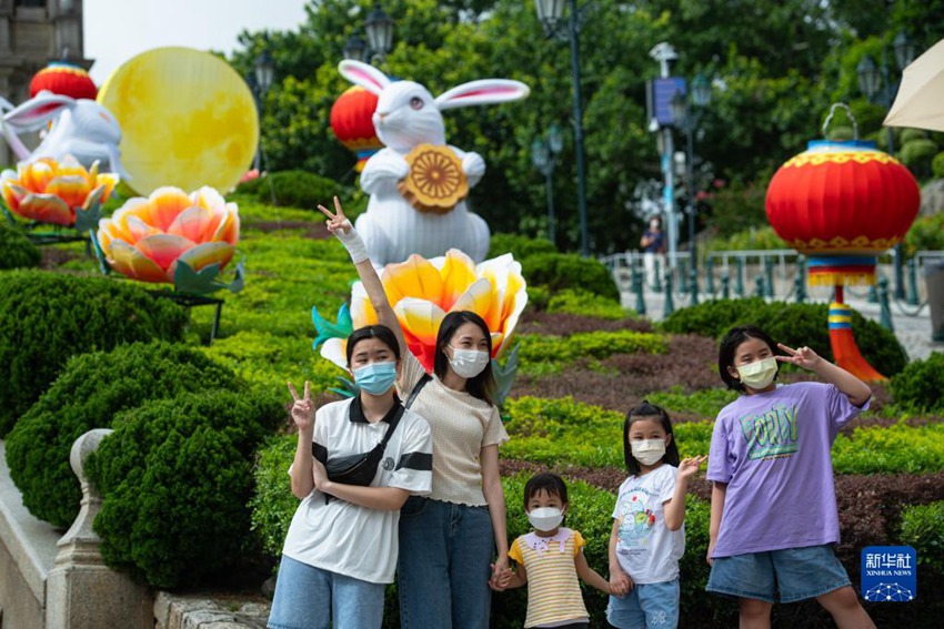 관광객들이 마카오 다싼바파이팡을 관광하고 있다. [8월 21일 촬영/사진 출처: 신화사]