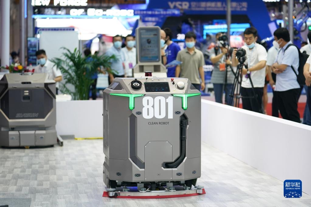 지난 18일 2022 세계로봇콘퍼런스 박람회에서 촬영한 산업용 청소 로봇 [사진 출처: 신화사]