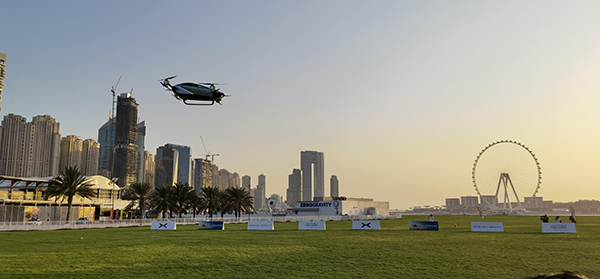 X2가 두바이에서 세계 첫 공개 비행을 마쳤다. [사진 제공: 샤오펑후이톈]