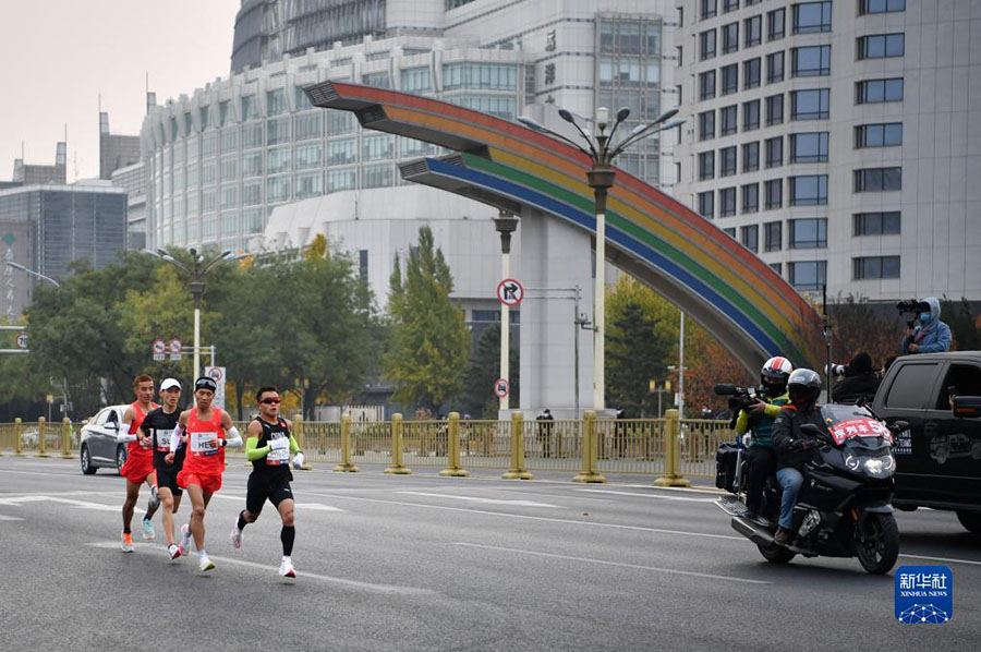 11월 6일 선수들이 달리는 모습이다. [사진 출처: 신화사]