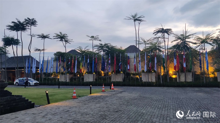인도네시아 발리섬에 위치한 더 아푸르바 켐핀스키 발리 리조트는 제17차 G20 정상회의의 주회의장이다. [사진 출처: 인민망/ 11월 13일 촬영]