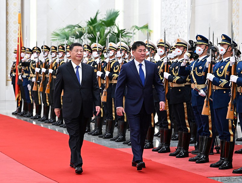 시 주석은 회담에 앞서 인민대회당에서 오흐나 후렐수흐 몽골 대통령을 위해 환영식을 마련했다. [사진 출처: 신화사]