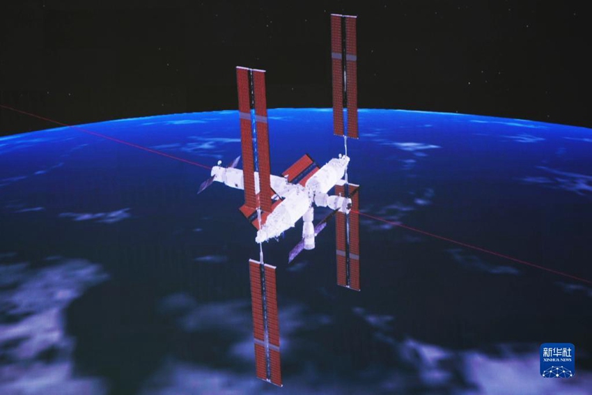 11월 30일 주취안위성발사센터에서 촬영한 유인우주선 선저우15호와 우주정거장 핵심 모듈 ‘톈허’의 신속 자동 도킹 시뮬레이션 화면 [사진 출처: 신화사]