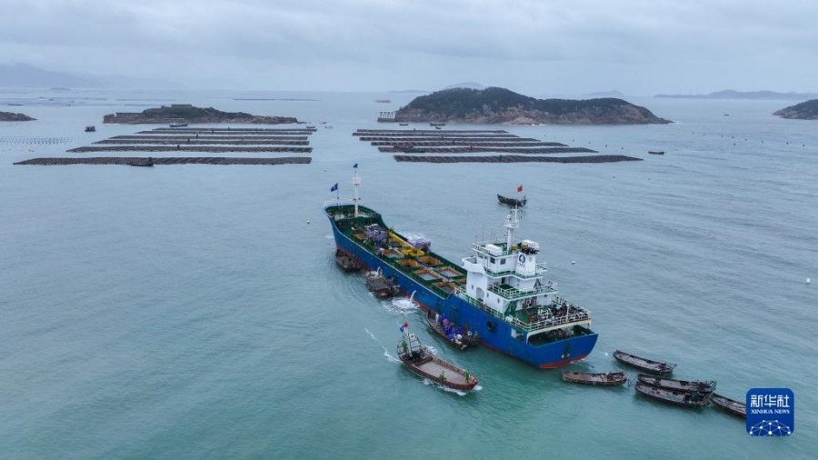 푸저우 롄장현 타이루진 허우완해역에서 촬영한 전복 운송선박 [11월 25일 드론 촬영/사진 출처: 신화사]