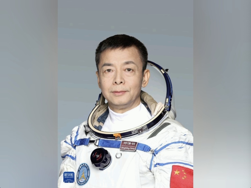 中 선저우 15호 우주비행사 덩칭밍, 25년 노력 끝에 우주로 가는 꿈 실현