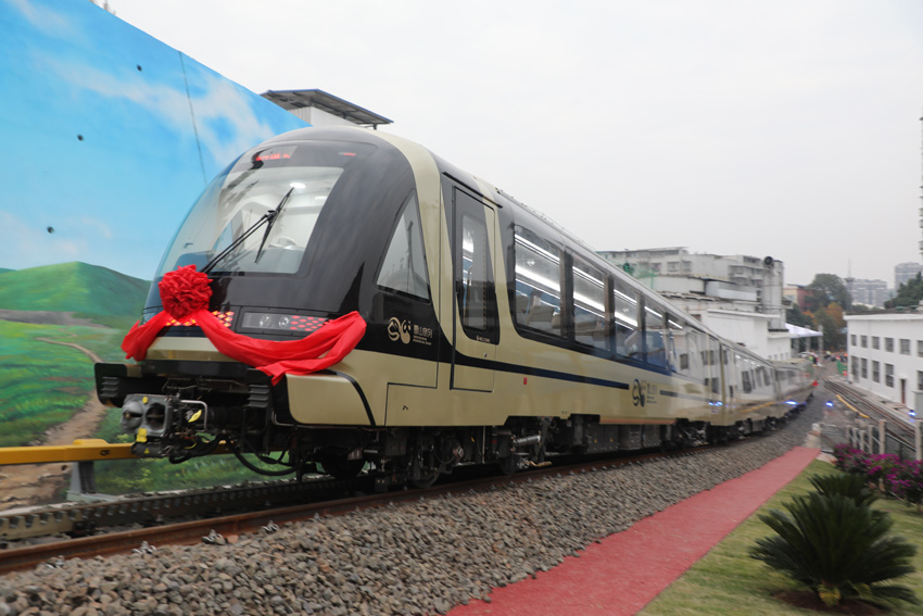 ‘산을 오르는 열차’ 중국 최초 아프트식 열차 쓰촨 쯔양서 운행