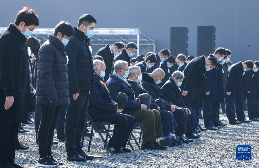 12월 13일 촬영한 난징대학살 희생자 국가 추모식 묵념 시간 [사진 출처: 신화사]