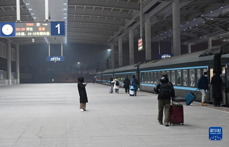 신장, ‘중국 눈의 도시-아러타이호’ 빙설 관광열차 개통