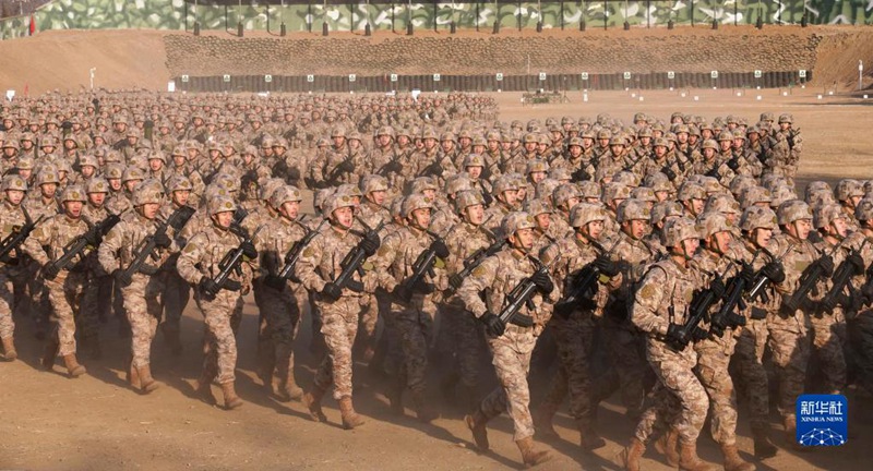 1월 3일, 육군 모 합성여대 훈련장에서 육군지대 2023년 동원 훈련이 진행된다. [사진 출처: 신화사]