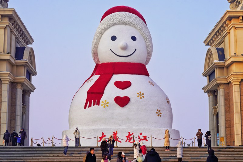 하얼빈 ‘초특급 힐링’ 거인 눈사람, 높이 18m