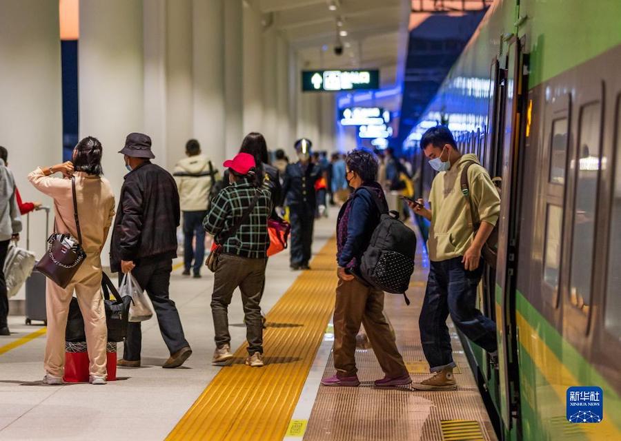 중국-라오스 철도 이용 승객 천만 명 돌파