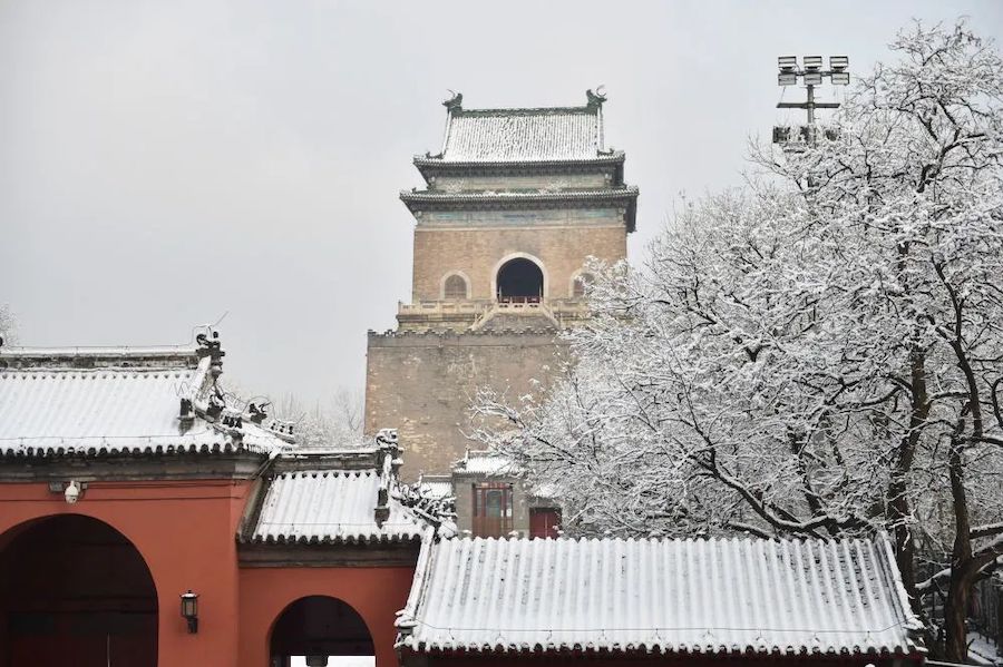 눈이 내린 베이징 종루(鐘樓) [2020년 1월 6일 촬영/사진 출처: 신화사]
