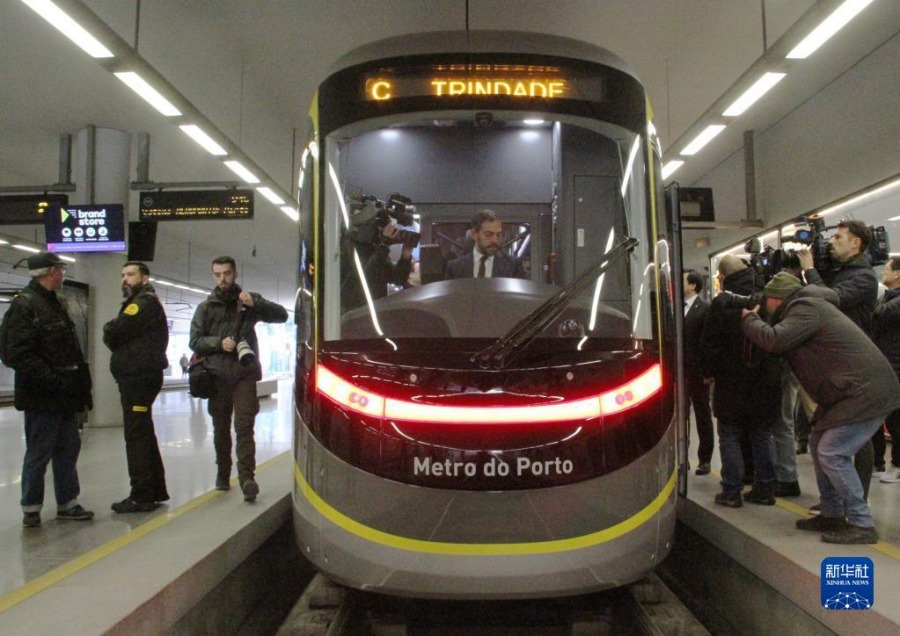 포르투갈 포르투에서 중국산 지하철 운행