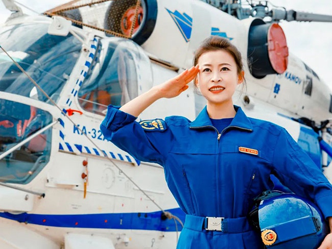 중국 첫 여성 소방헬기 조종사의 화려한 이력에 네티즌들 찬사 쏟아져