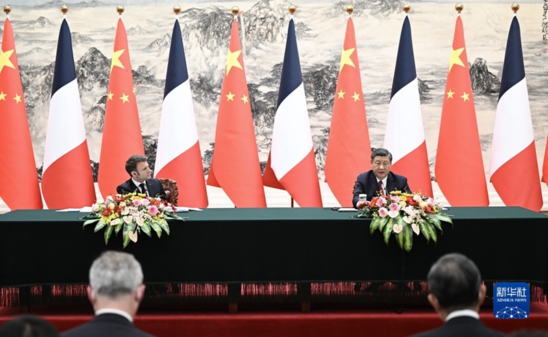 시진핑 국가주석이 6일 오후 베이징 인민대회당에서 중국을 국빈 방문한 에마뉘엘 마크롱 프랑스 대통령과 회담했다. 회담 뒤 양국 정상은 공동으로 내외신 기자를 만났다.
