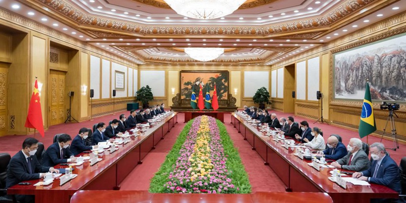 시진핑 중국 국가주석이 루이스 이나시우 룰라 다시우바 브라질 대통령과 14일 오후 베이징 인민대회당에서 회담을 하고 있다. [사진 출처: 신화사]