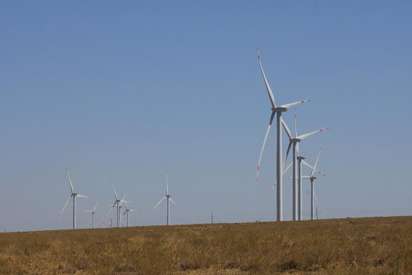 지난해 9월 13일 카자흐스탄 자나타스에 건설된 풍력발전기 풍경