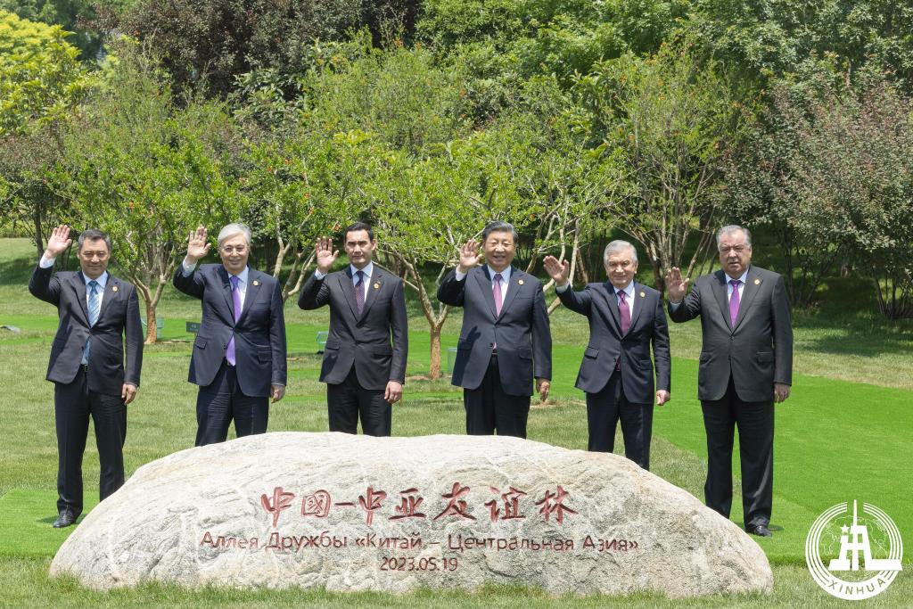 19일 시진핑 중국 국가주석과 중앙아시아 5개국 정상이 함께 기념사진을 촬영하고 있다. [사진 출처: 신화사]