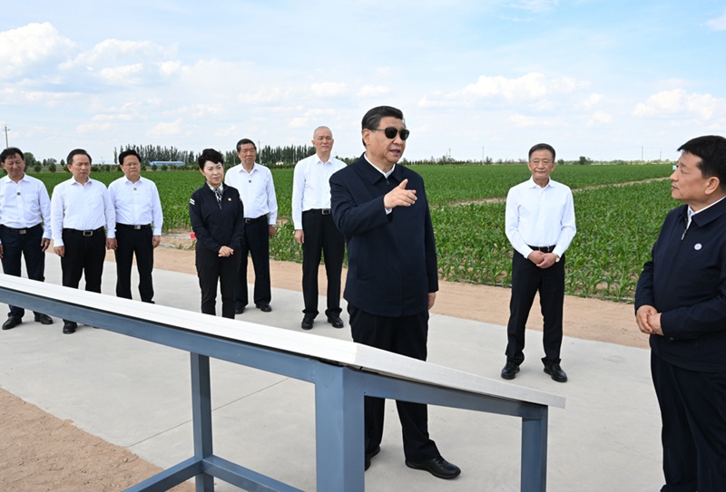 시진핑 주석이 5일 오후 우량쑤 호수 남안의 현대농업시범구를 시찰한다. 