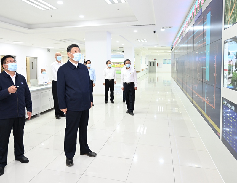시진핑 주석이 6일 오전 허타오(河套) 관개 지구 수량정보화 모니터링센터를 시찰한다. 