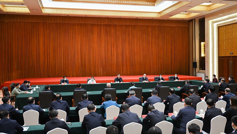 8일 오전 시진핑 주석이 후허하오터에서 네이멍구자치구 정부 업무 보고를 듣고 중요한 연설을 발표한다. [사진 출처: 신화사]
