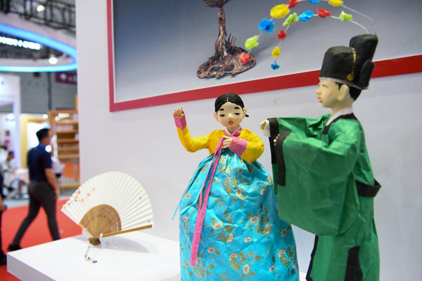 9일 '제19회 중국(선전)국제문화산업박람교역회'에 전시된 한국 전통 수공예품 [사진 출처: 신화망]