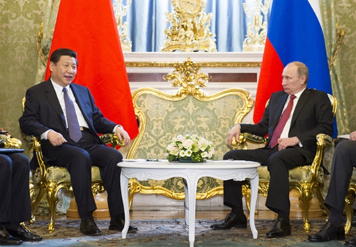 시진핑 국가주석이 모스크바 크렘린궁에서 블라디미르 푸틴 러시아 대통령과 회담하고 있다. [사진 출처: 신화사]