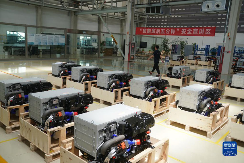 장쑤 충쑤에너지과학기술유한공사 작업 현장에서 테스트를 기다리는 수소 연료전지 시스템 [6월 7일 촬영/사진 출처: 신화사]