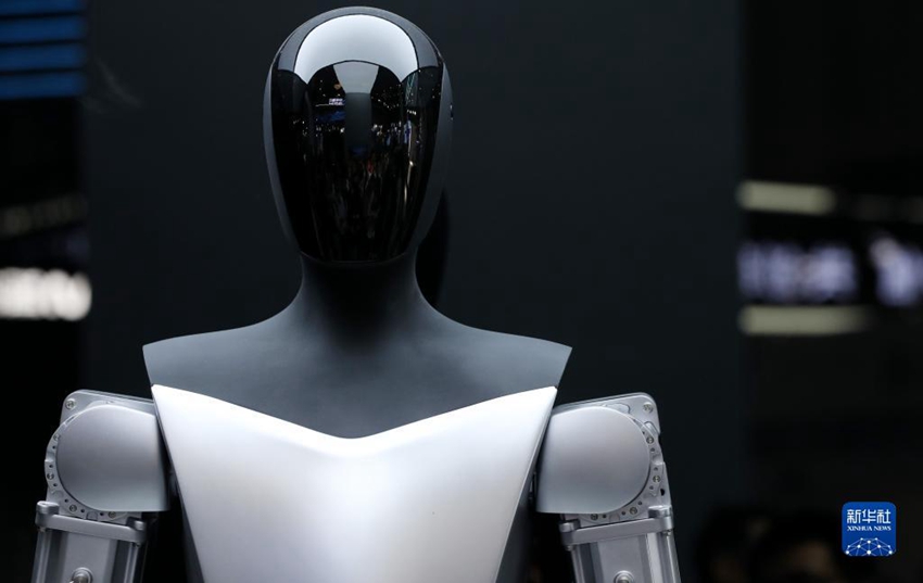 2023 세계인공지능대회 전시관에서 촬영한 테슬라봇 [7월 6일 촬영/사진 출처: 신화사]
