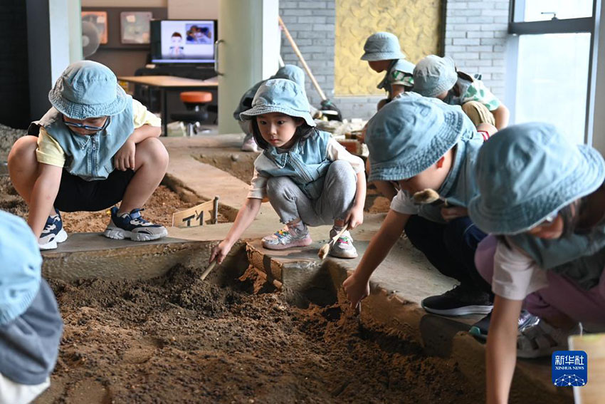 고고학 발굴 직업 체험 [7월 9일 촬영/사진 출처: 신화사]