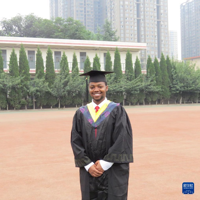 2014년 데이빗이 중국 시안(西安) 창안(長安)대학교 졸업 당시 찍은 사진이다. [사진 제공: 데이빗]