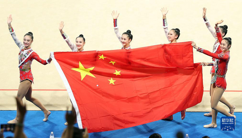 중국팀이 리듬체조 단체경기 결승 2라운드에서 합계 57.150점으로 금메달을 따냈다. [7월 30일 촬영/사진 출처: 신화사]