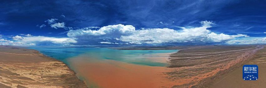 7월 10일 아얼진산 국가급 자연보호구에서 촬영한 아치커(阿其克) 호수 [사진 출처: 신화사]