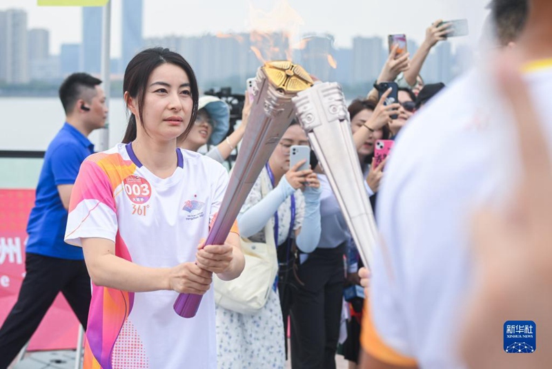 9월 20일, 성화 봉송주자 궈징징(郭晶晶)