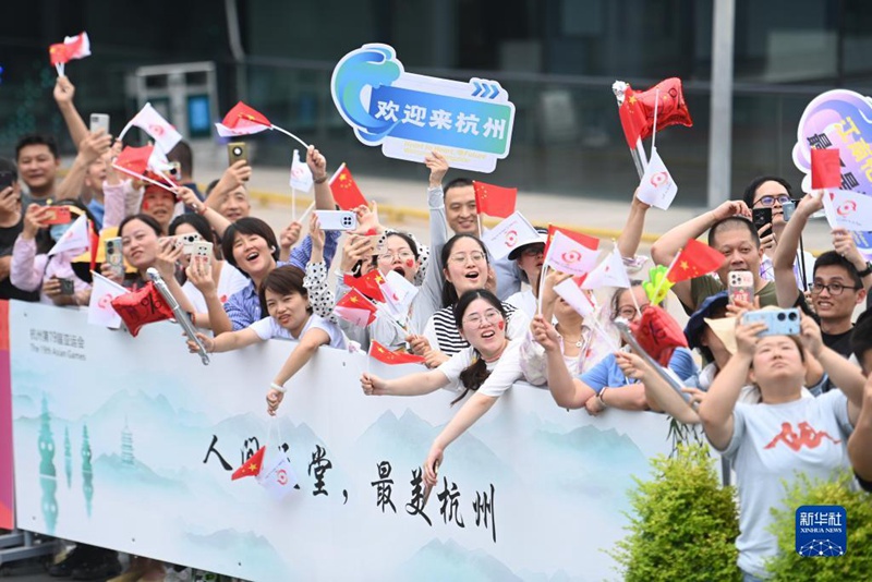 9월 20일, 성화 봉송을 지켜보는 시민들