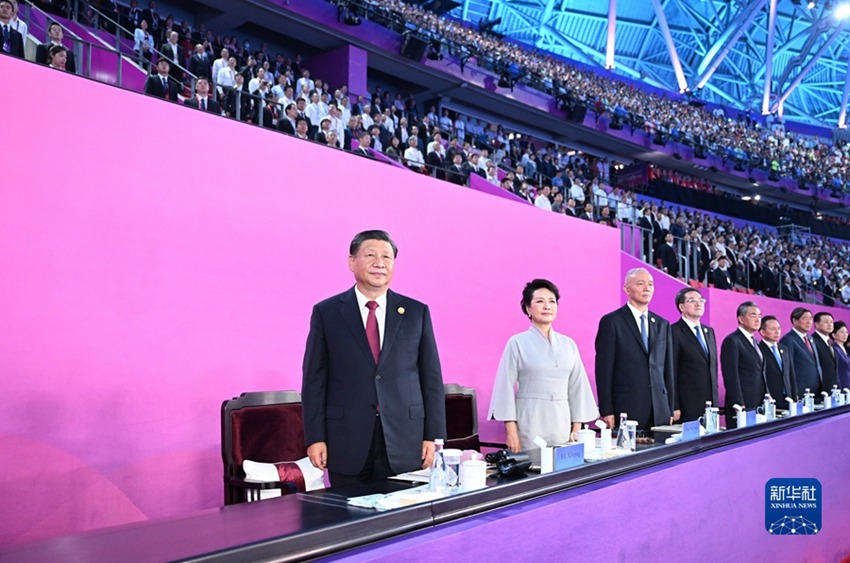시진핑 주석, 차이치 당 중앙서기처 서기, 딩쉐샹 부총리 등 당과 국가 지도자들이 개막식에 참석해 있다.