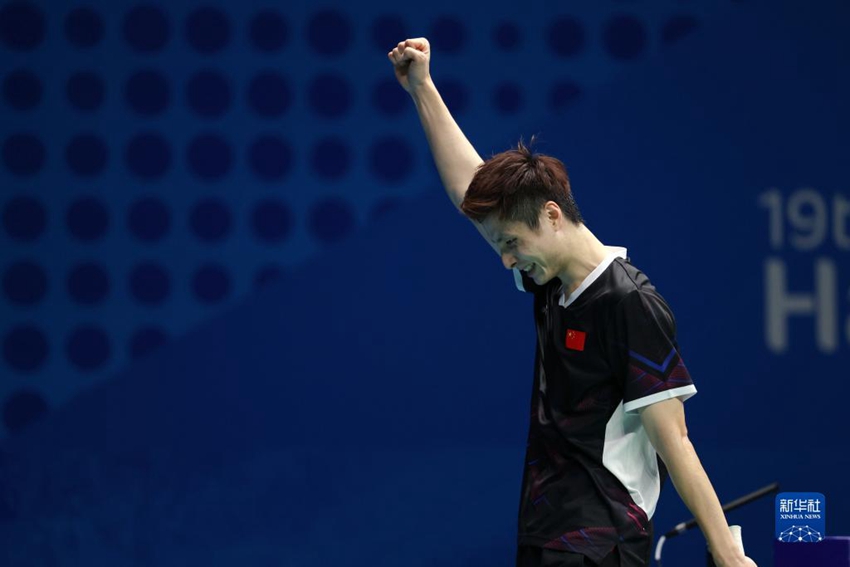 중국의 스위치 선수가 경기 우승을 축하하고 있다. [10월 6일 촬영/사진 출처: 신화사]